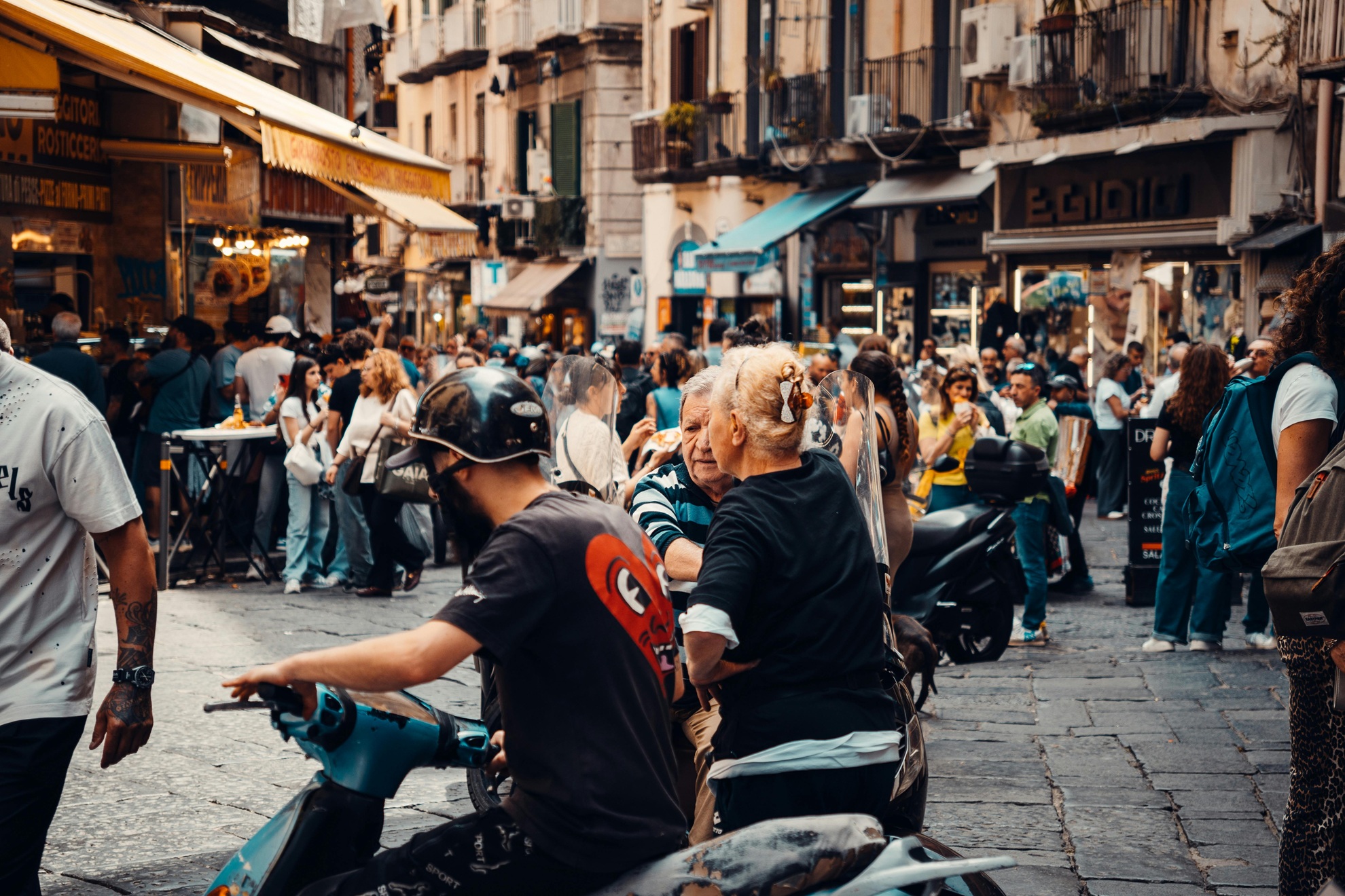 Italia: meno nascite, più anziani, popolazione stabile grazie alle migrazioni