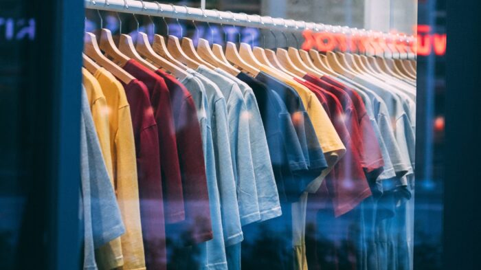 Moda, stop ai capi invenduti distrutti: cambia la gestione delle collezioni