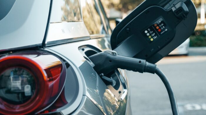 Mobilità elettrica: l'AI e la partita delle nuove competenze